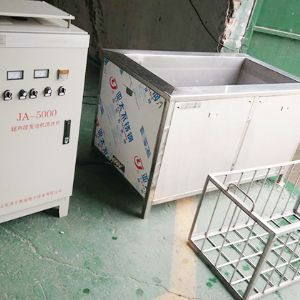 汽車(chē)零部件生產(chǎn)用超聲波清洗機(jī)